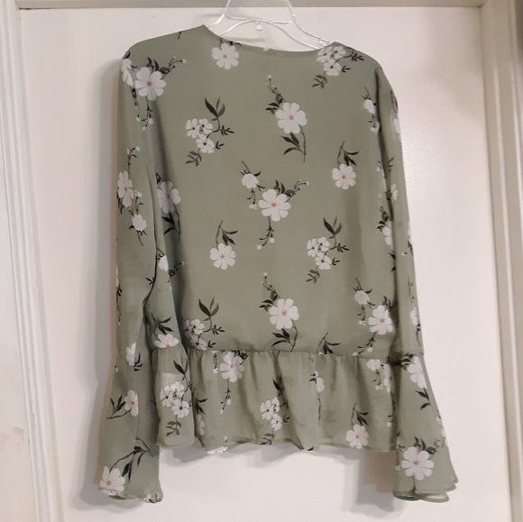 "C" RUFFLED GREEN BLOUSE WITH WHITE FLORAL - Picture 4 of 4